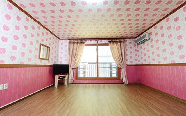 Gapyeong Yongchu View Sound Pension
