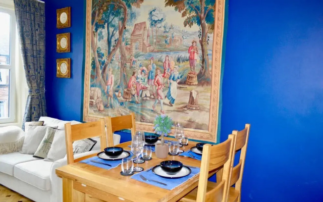 Traditional Boutique Apartment off Leith Walk