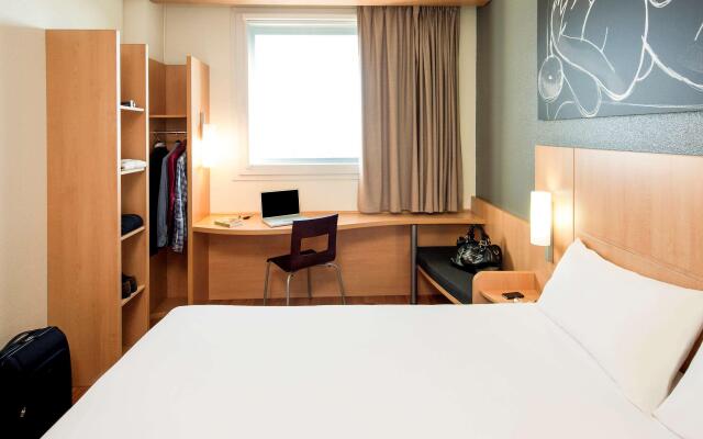 Отель ibis Barcelona Meridiana