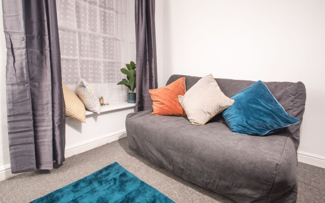Short Stay Bristol - Oakfield Apartment
