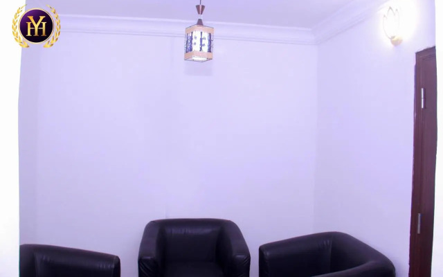 Yais Hotel and Suites