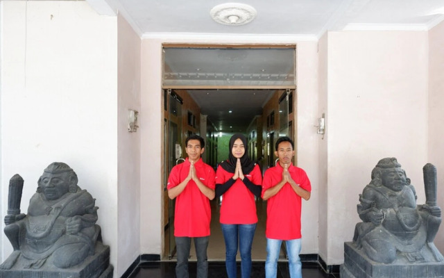 RedDoorz near GOR Wisanggeni
