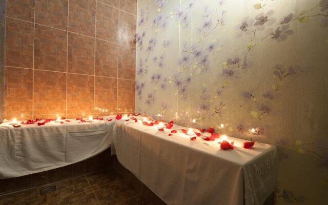 Aranya Hotel