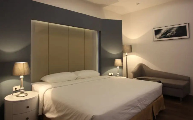 HANZ Friday Royal Hotel