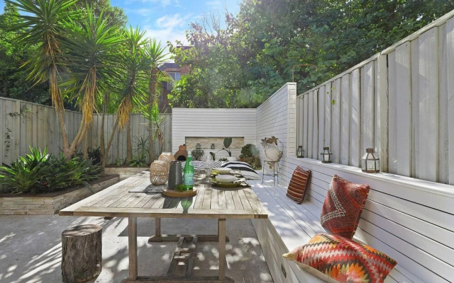 Sunny Beachside Garden Apartment Close To Beach