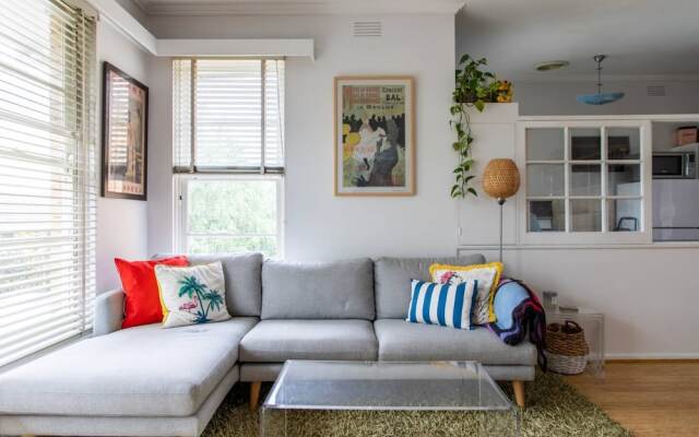 Retro 1 Bedroom Apartment In Melbourne's Hawthorn