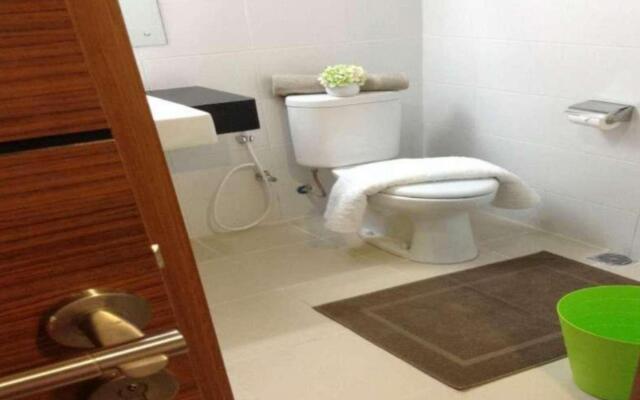 Beverly Dago Apartment