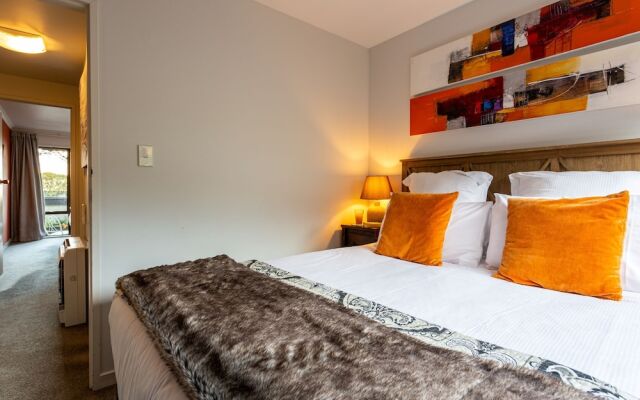 Spacious Lake View Townhouse Alpine Walk TO Town