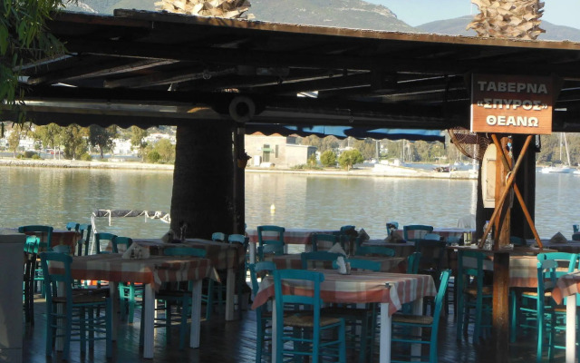 Theano Hotel