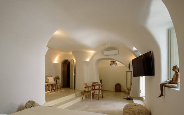 Oia Treasures Art Suites