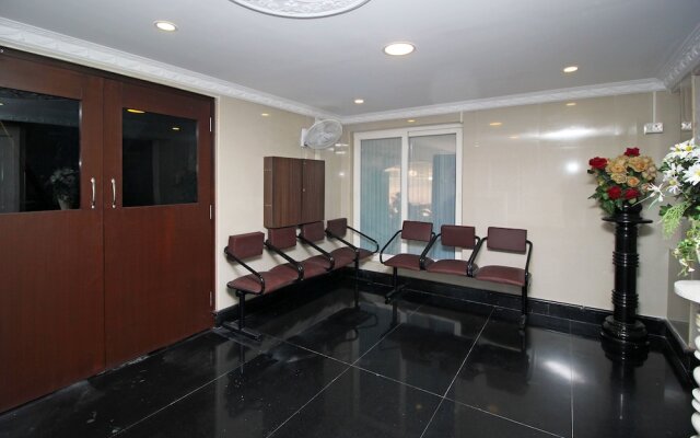 OYO Flagship 469 Nungambakkam Near US Consulate