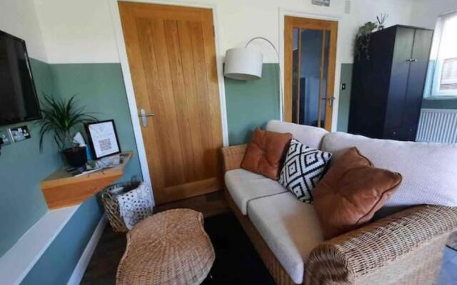 The Cwtch,Self Contained Coastal Annex Freshwater