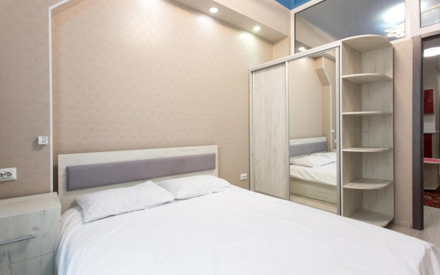 Студия возле Французского бульвара