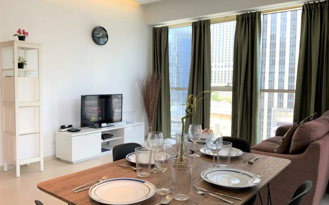 VST - Spacious Furnished 1BR in Marina