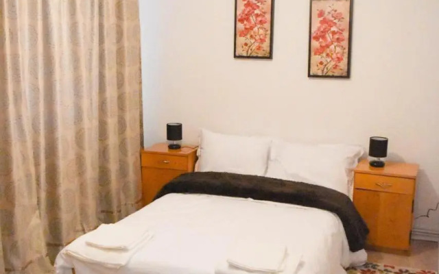 Spacious and cozy 3BD+Terrace Couples Apartment