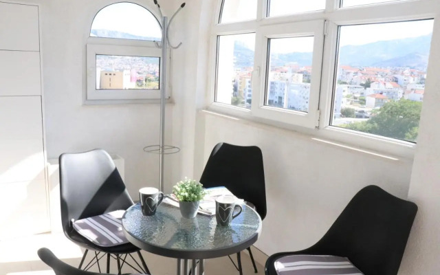 Apartment MARY- 2 free parking, near Mall of Split