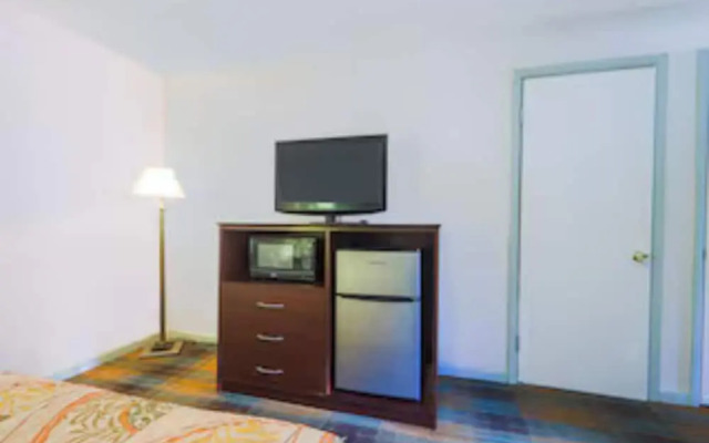 Travelers Inn by OYO Beaver, Hwy 19