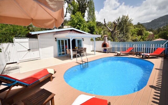 Villa Sezar by Helaltatilvillari