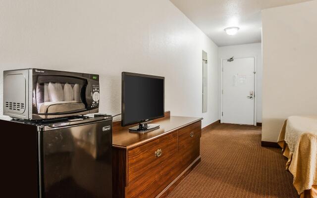 Quality Inn & Suites Des Moines - Merle Hay Road