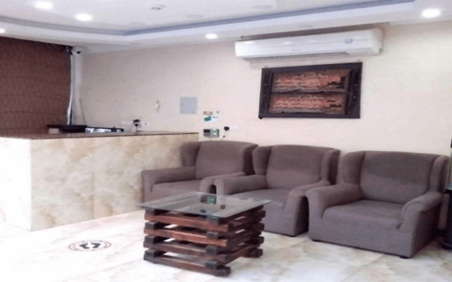 OYO 638 Home Studio Furnished Apartments