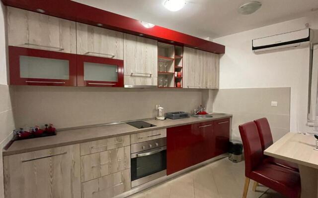 Holiday Wing Apartments