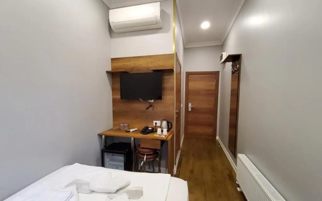 Moonlight Hotel & Hostel