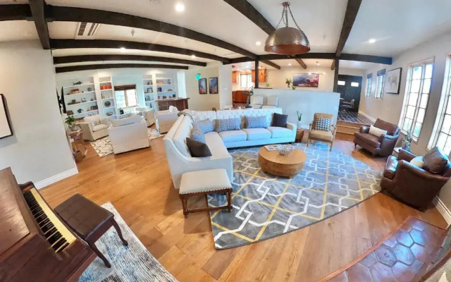 Zane Grey Pueblo Hotel