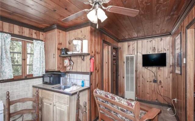 Tiny Two, 2 Bedrooms, Midtown, Sleeps 4