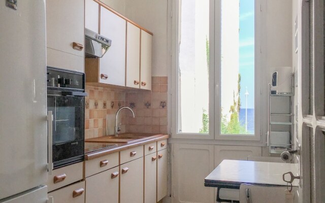 Authentic and beautiful one bedroom apartment with sea views