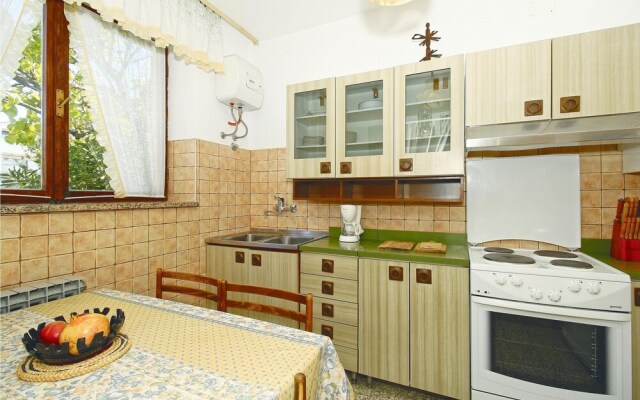 Amazing Apartment in Porec With 2 Bedrooms