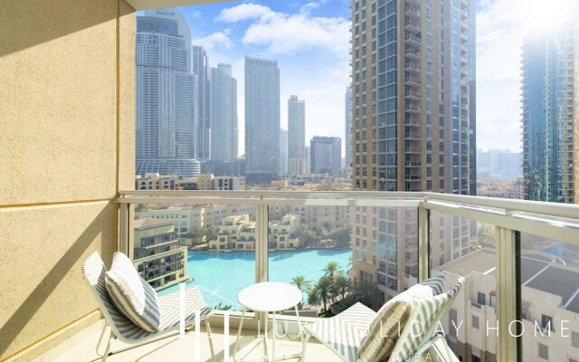 LUX  The Stunning Fountain View Suite