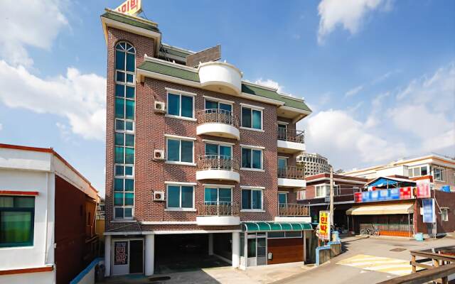 Seokcho Hometown Lodge Pension