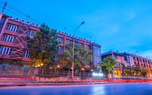Nest n Rest Hotel