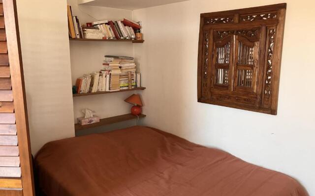 Superb 90m With Wifi Located In Avignon!