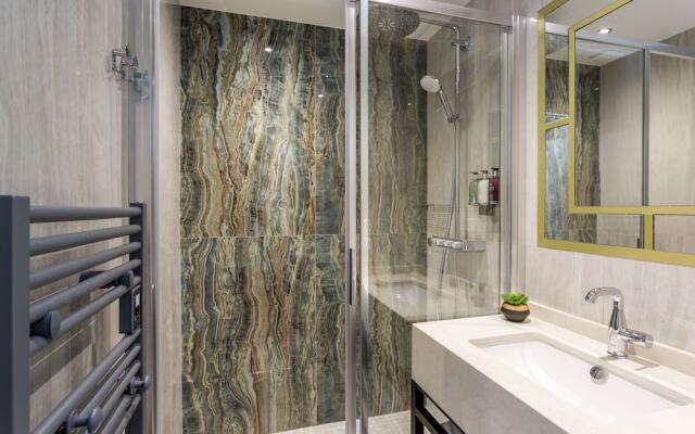 Luxury 2 Bedroom 2 Bathroom With AC -Eiffel Tower