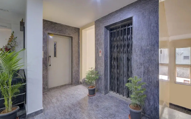 OYO 28033 Pradha Grand