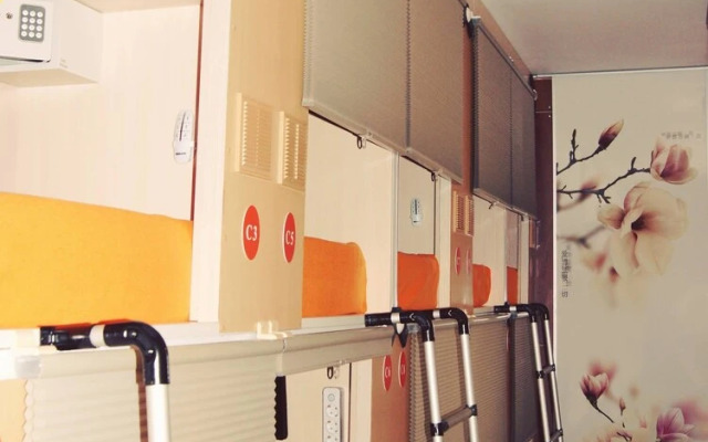 Capsule City Hotel
