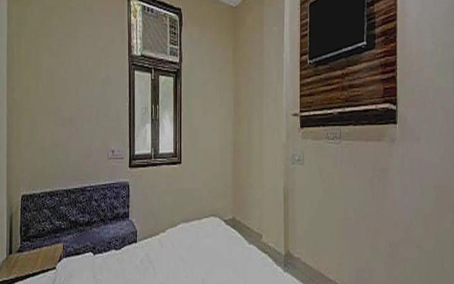 OYO Flagship 70305 Hotel Dg Dwarka Mor