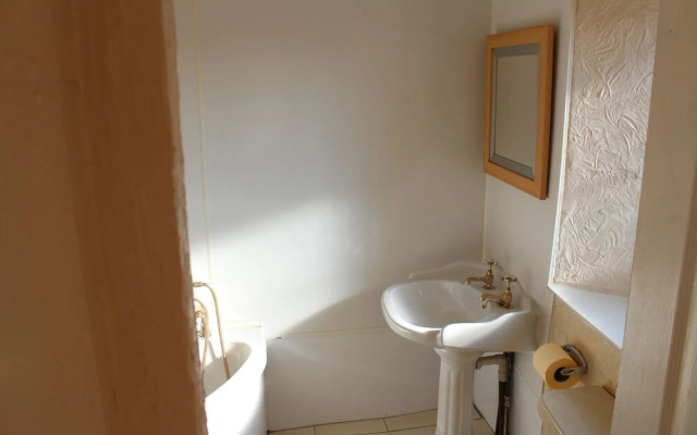 The Middlegate Hotel