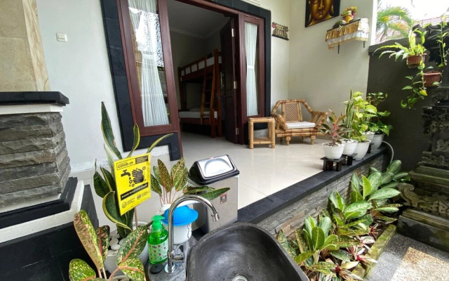 Suwardika Homestay and Dormitory - Hostel