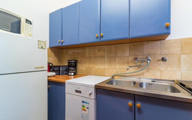 Nice Apartment in Pula with Hot Tub & 2 Bedrooms