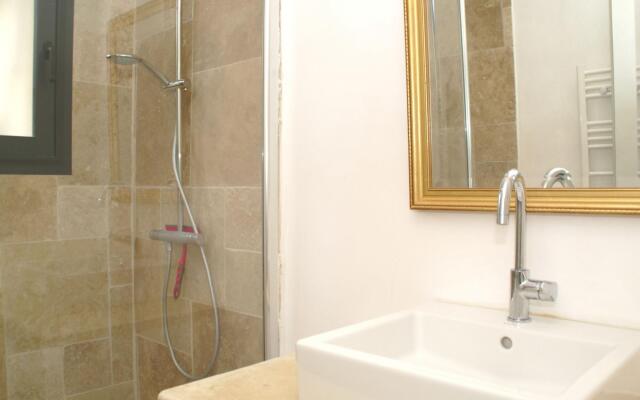 Cozy holiday home in Saint-Antonin-du-Var with large pool