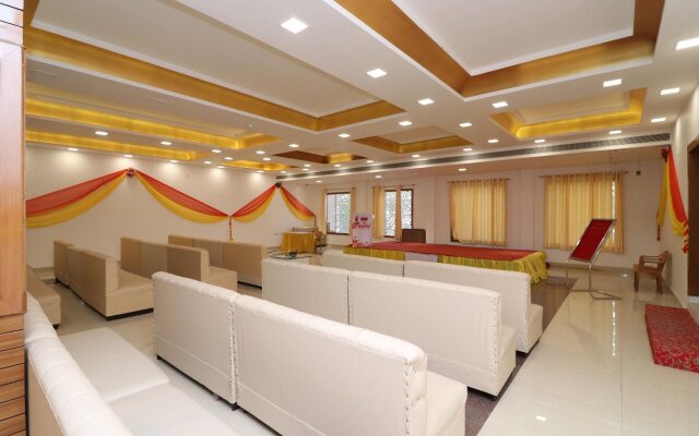 Hotel Golden Leaf By OYO Rooms