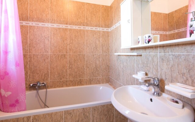 Apartment Lucia & Holiday Home Nino