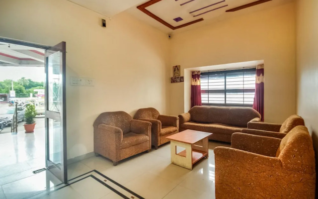 OYO 48043 Hotel Godavari