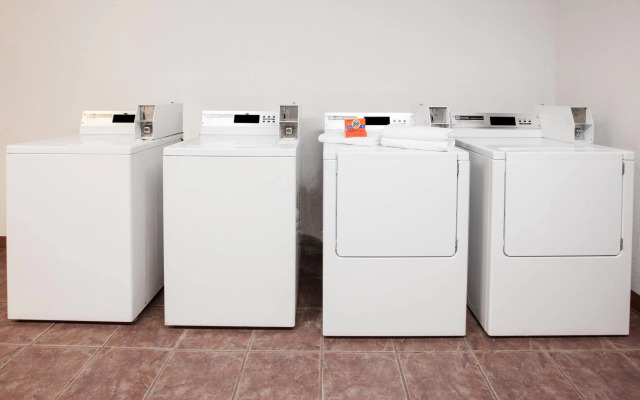 Days Inn by Wyndham Clinton