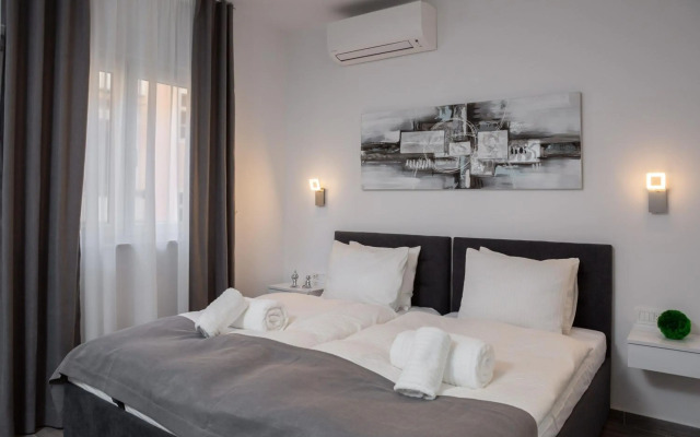 Luxury Studios & Room Five