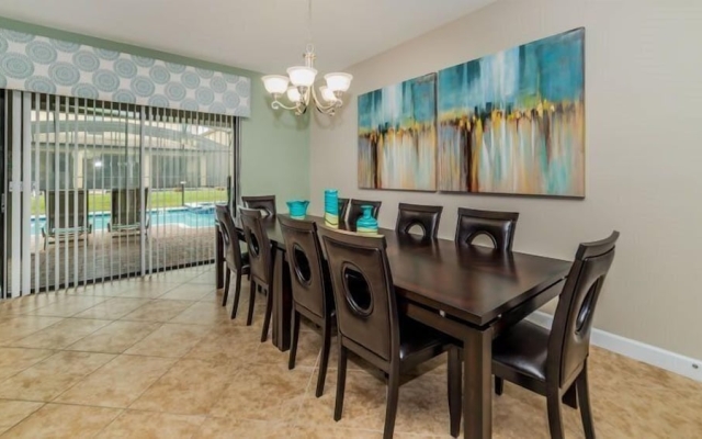 9 BR Pool Home In ChampionsGate