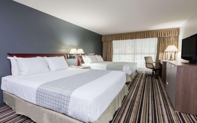 Super 8 by Wyndham Downtown Toronto