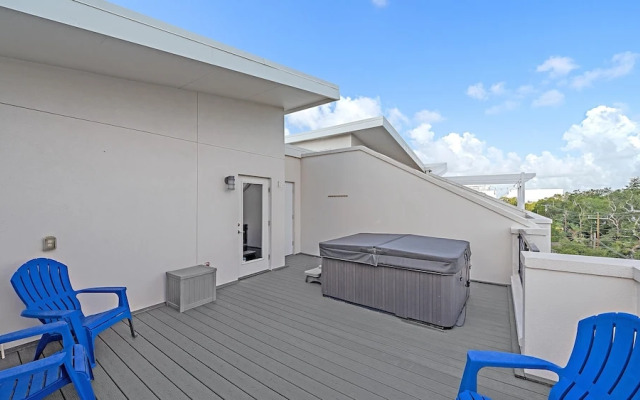 Cityscape Retreat 2 Bedroom Townhouse by RedAwning